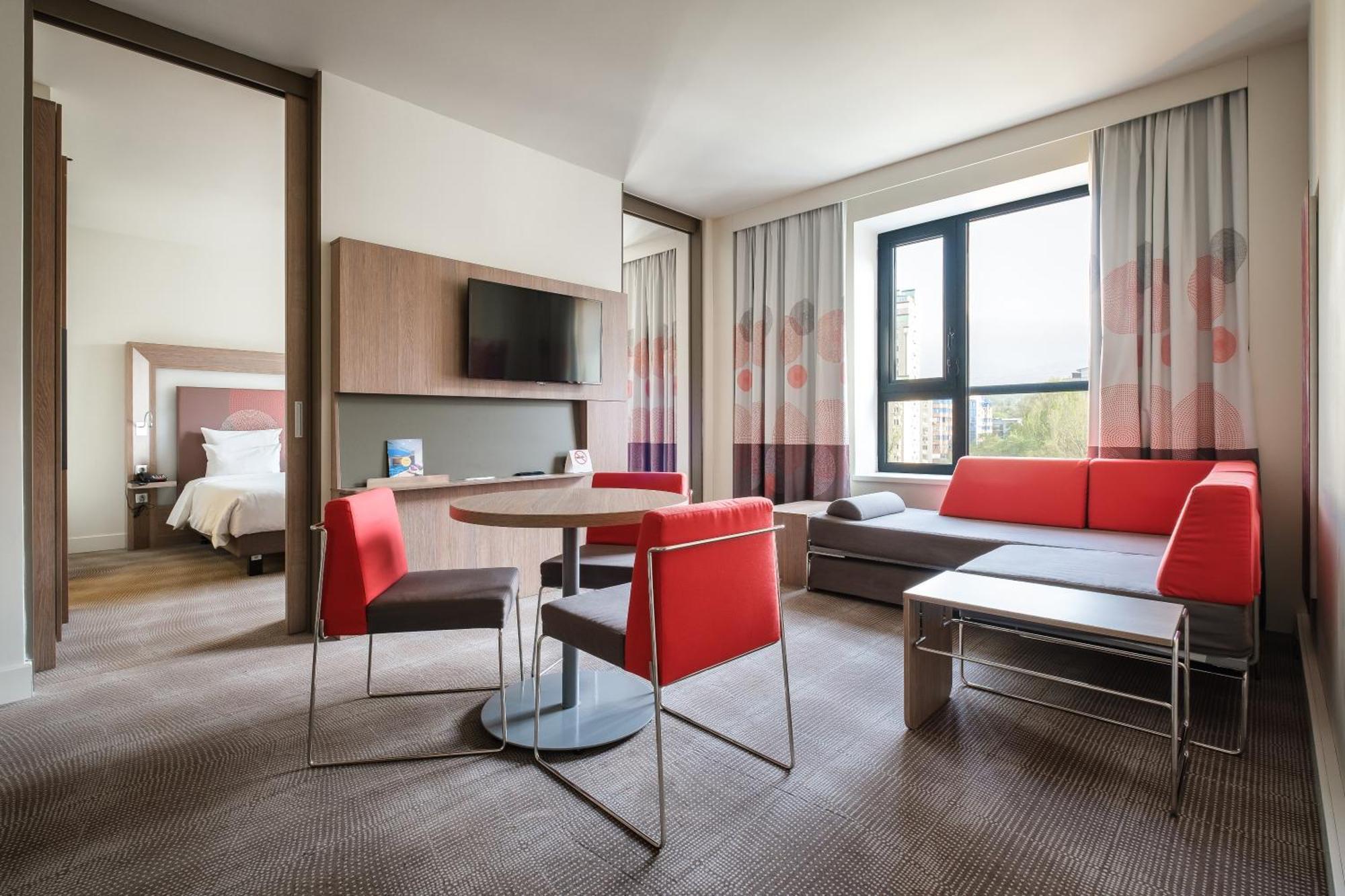 โนโวเทล อัลมาตี ซิตี้เซ็นเตอร์ Hotel ภายนอก รูปภาพ
